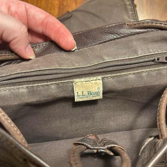 🔥Vintage Cursive LL Bean Stamped Logo Leather Backpack Multiple Pockets EUC - Picture 8 of 10